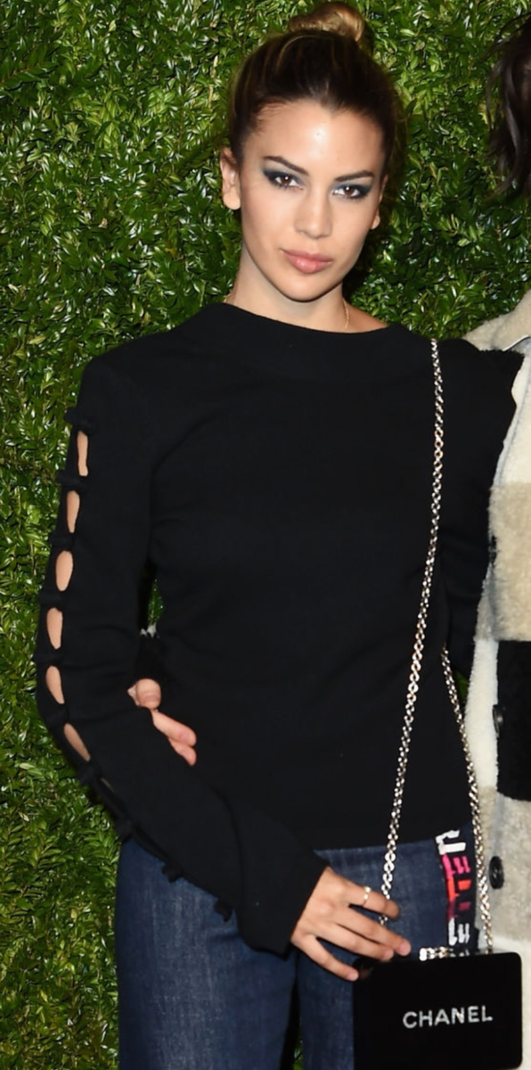 CHANELフレンチニットサイズ40 $2050 17A CHANEL COSMOPOLITE ECRU CUT OUT BOW CASHMERE KNIT