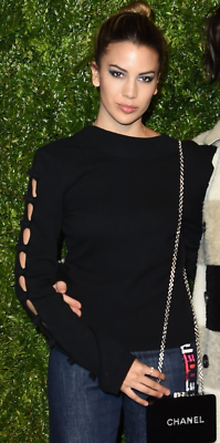 $2050 17A CHANEL COSMOPOLITE ECRU CUT OUT BOW CASHMERE KNIT