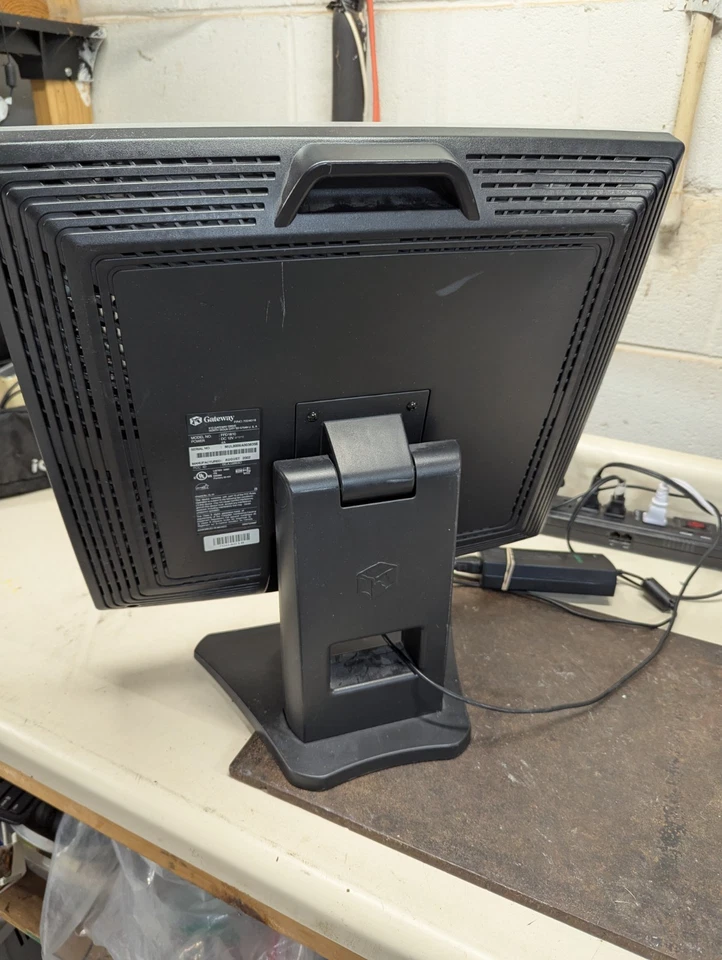 Vintage Gateway Monitor FPD1810 18.1" LCD Retro Gaming Black Silver! OEM CORD - Image 3 of 4
