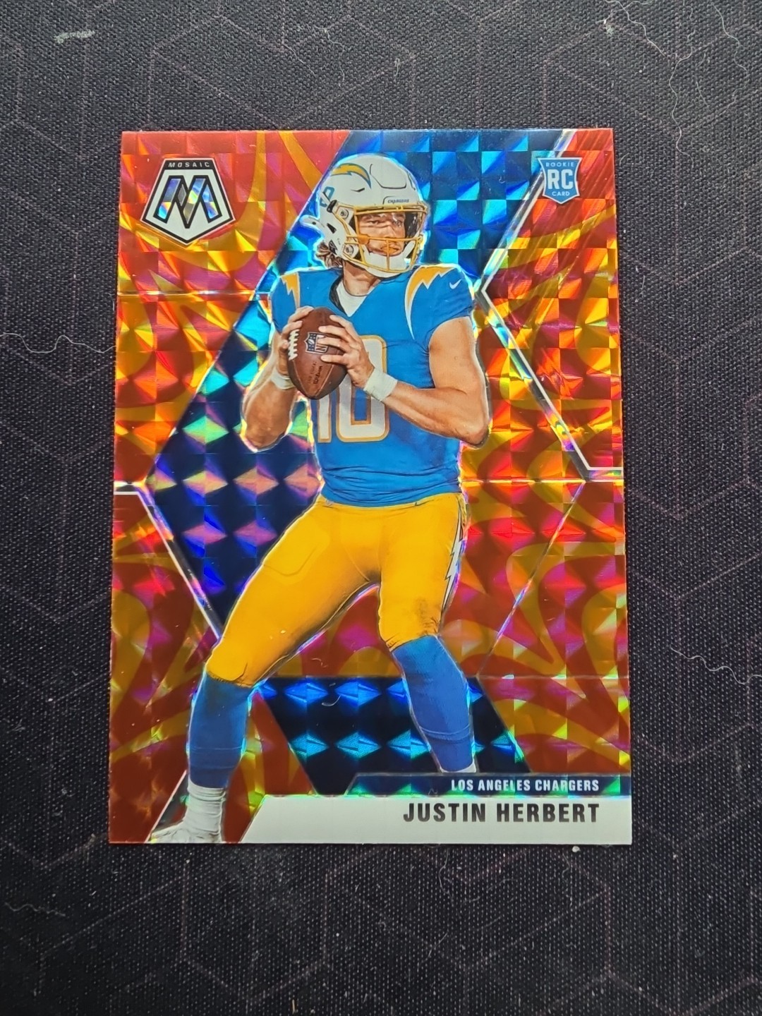 2020 Panini Mosaic - Justin Herbert #204 Mosaic Reactive Orange Prizm (RC)