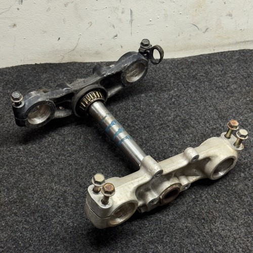 81-83 Honda XR200R OEM TRIPLE TREES TRIPLE CLAMP CLAMPS STEERING STEM FORK MOUNT - Picture 2 of 5