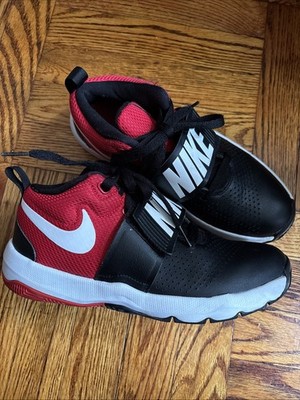 Nike Team Hustle D 8 Black & Red Basketball Sneakers Boys Sz. 6.5Y (881941-004)