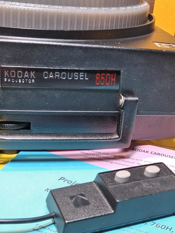 Paquete de proyector deslizante Kodak Carousel 650H - REVISADO PROFESIONAL. (#25119) Foto 3 de 4