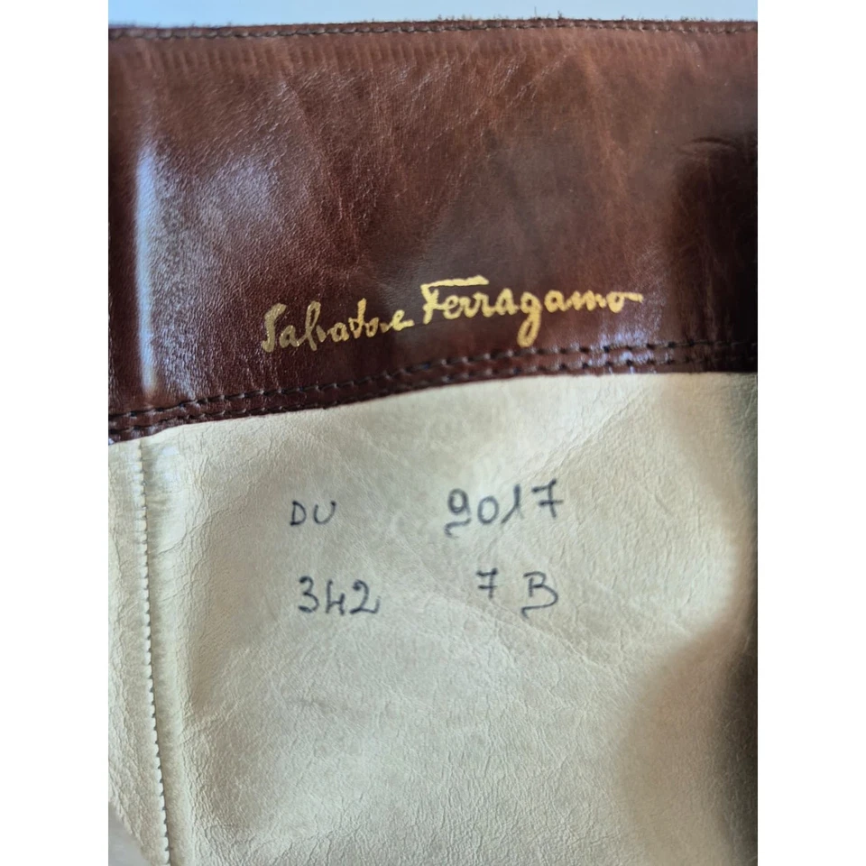 Botas Ferragamo Mujer Talla 7 B Hasta la Rodilla Marrón Cuero Italiano Lujo Clásicas  Foto 3 de 4