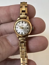 Vintage Ladies Mechanical Gold Plated Watch Chaika Chayka 17 Jewels USSR 
