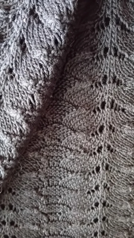 Damen Strickjacke / Handarbeit Gr. 38/40 selbst gestrickt ( 8) - Bild 3 von 4