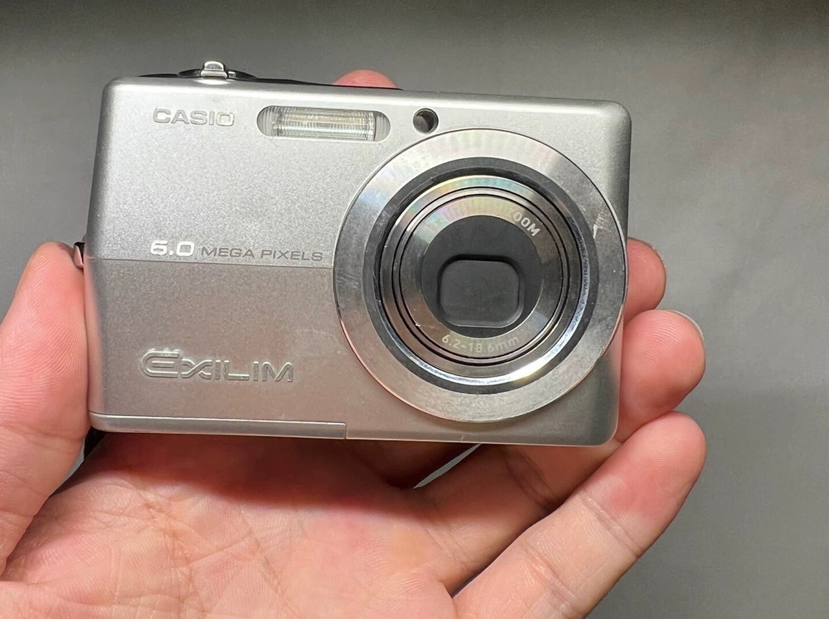Casio Exilim EX-Z600 6MP Digital Camera 3x Optical Zoom Silver w