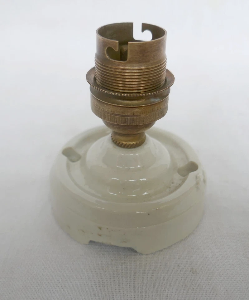 PLAFONNIER PORCELAINE BLANCHE AVEC DOUILLE, ANCIENS N°2 - Photo 3/4