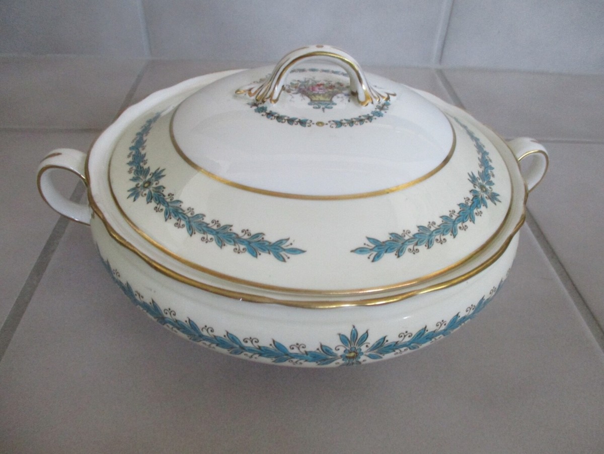 Aynsley Cambridge Scalloped Covered Vegetable Bowl Dish w/Handles