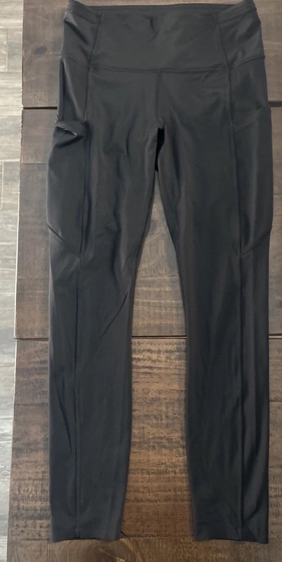 Lululemon Size 6 Cropped Four Pocket Waistband EUC