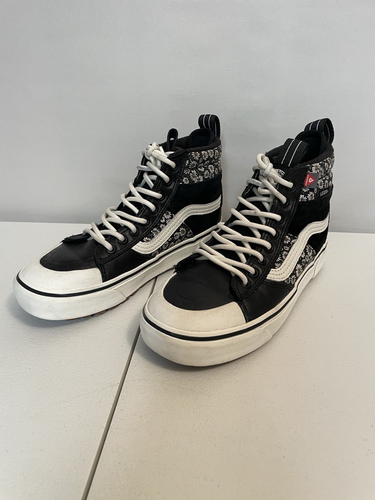 VANS Sk8-Hi MTE Hiking Black White Floral Women  Size 6 High Top Hydroguard 360 thumbnail 8