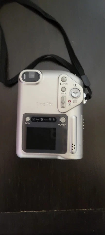 Fujifilm FinePix F601 Zoom Digital Camera (Camera Only) - Image 3 of 4