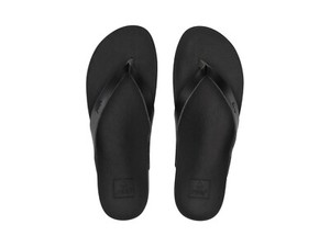 reef women's cushion bounce court black flip flops