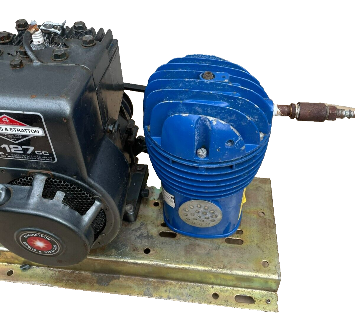 Briggs and Stratton 3HP Horizintal Shaft Engine w/ Thomas Air Pump