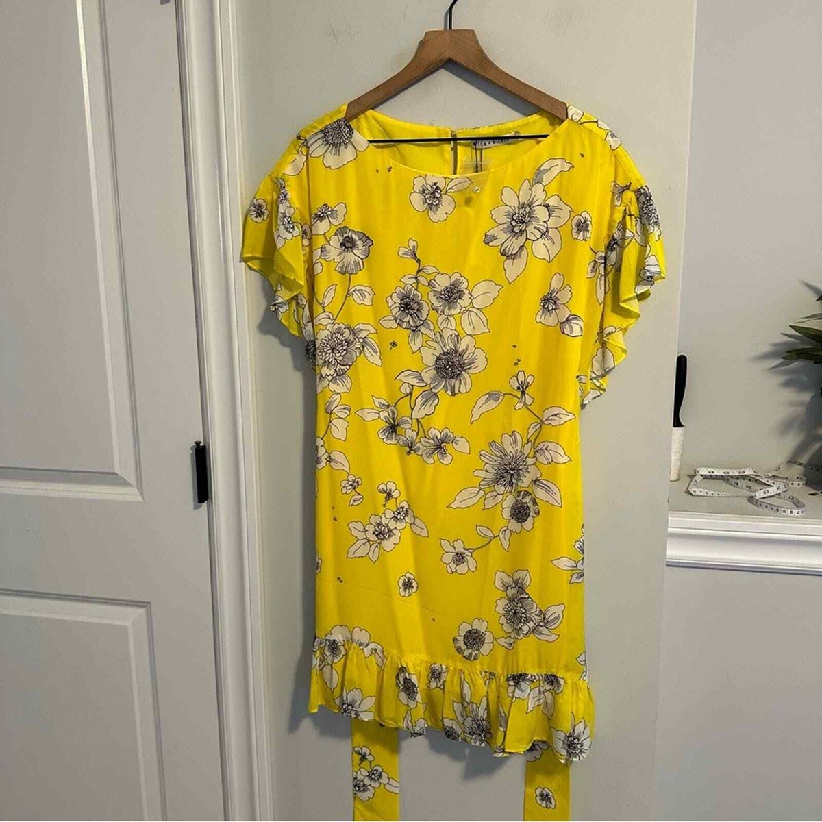 alice and olivia neon yellow dress Alice & Olivia Harmony Drape Slip Dress In neon Yellow Size 14