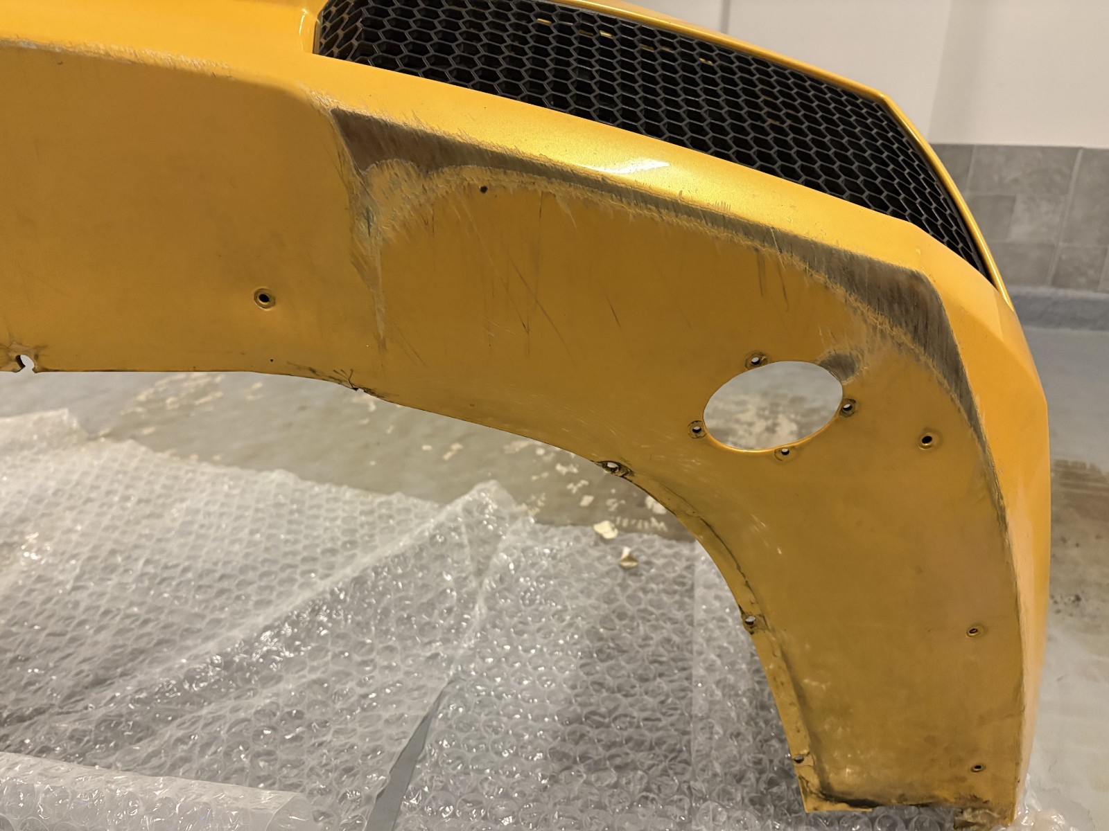 2004 LAMBORGHINI GALLARDO FRONT BUMPER GIALLO MIDAS with FRONT GRILLS