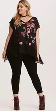 Torrid Black Floral Shark Bite Hem Professional Career Blouse Women’s Size 1