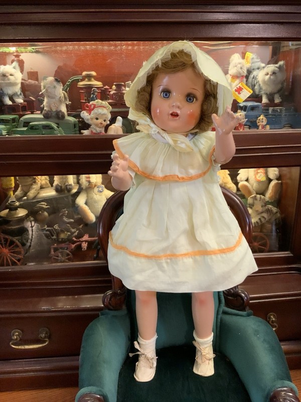 Vintage COMPOSITION CLOTH MAMA DOLL UNMARKED 24in SLEEP EYES CRIER WORKS LOVELY