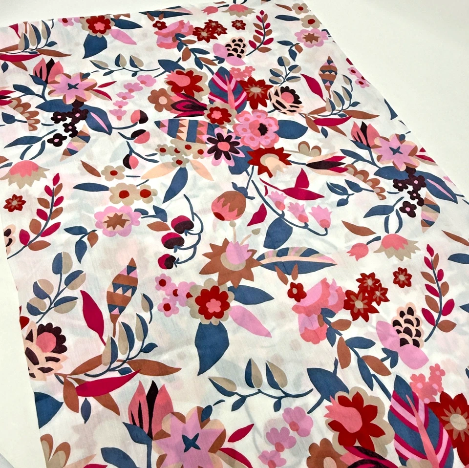 Liberty of London TANA LAWN Algodón "Ballet Floral" Pieza 3/4 Yardas Tela Rosa Foto 2 de 4