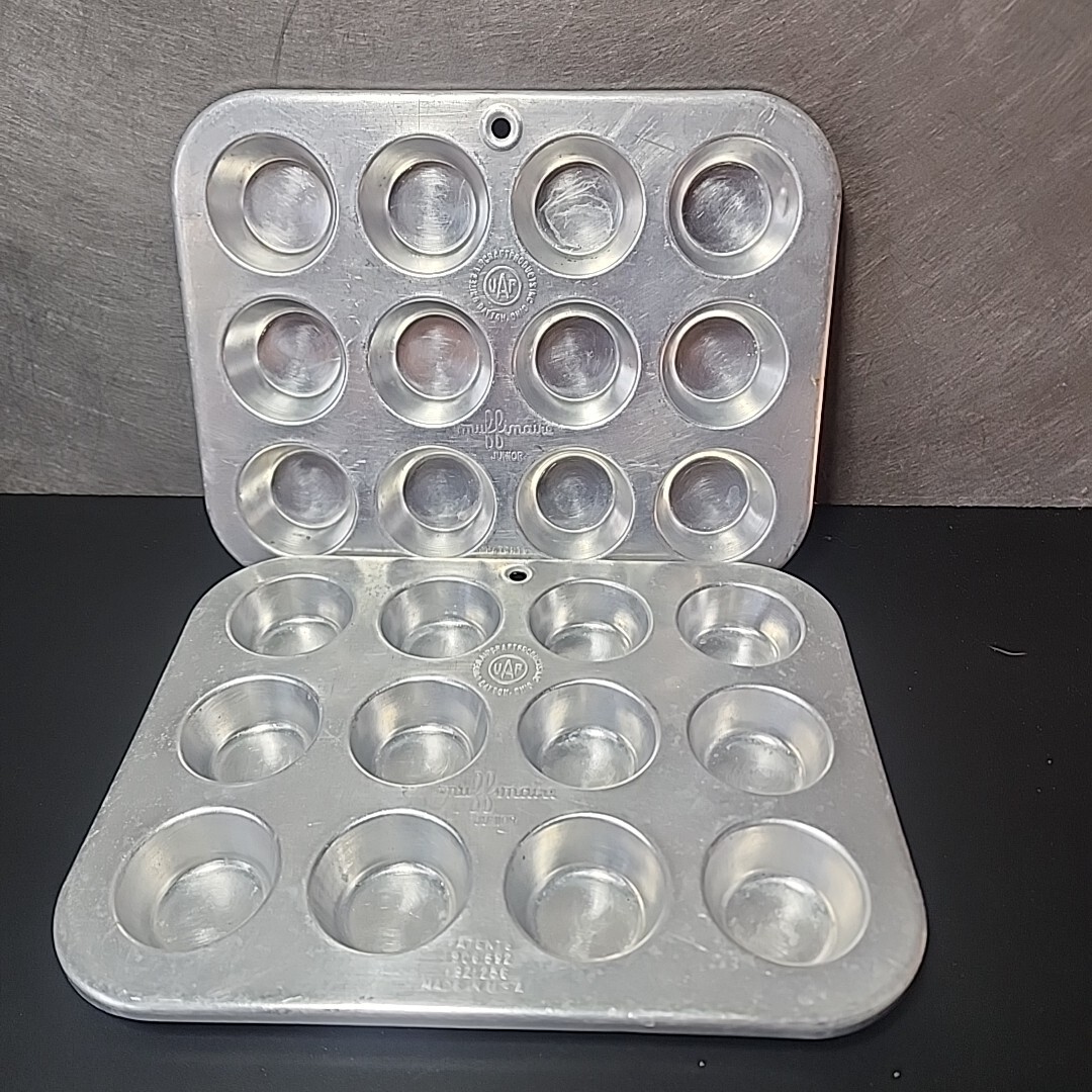 Vintage Muffinaire Junior United Aircraft Products Mini Muffin Tins  Aluminum 2pc