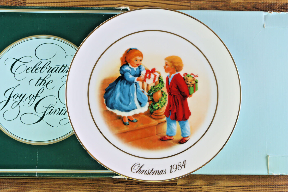 Avon 1984 Celebrating the Joy of Giving 22K Gold Trim Porcelain