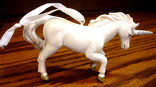 CHRISTMAS ORNAMENT 2.5" Unicorn White w/Gold Feet  Mane Silver Horn   773