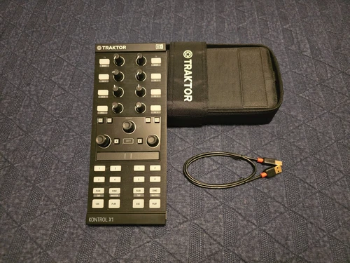 NI Native Instruments Traktor Kontrol X1 MK2 Professional DJ Controller w/ Case