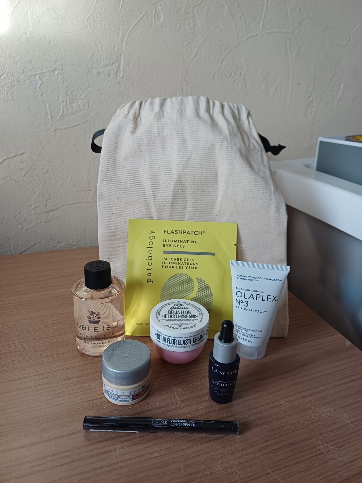 Ladies Mixed Beauty Bag Bundle 7 New Beauty Items Noble Isle Sol De