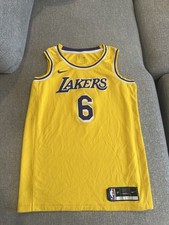 Nike Los Angeles Lakers LeBron James Jersey 6 Size 40 Small Yellow Logo NBA