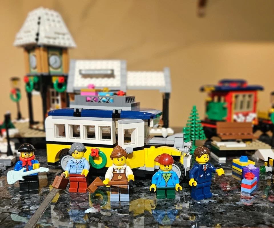 Lego Winter Village Station 10259 + Holiday Train 10254 **FREE SHIP** - Image 4 of 4