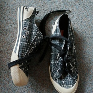 rocket dog white pumps