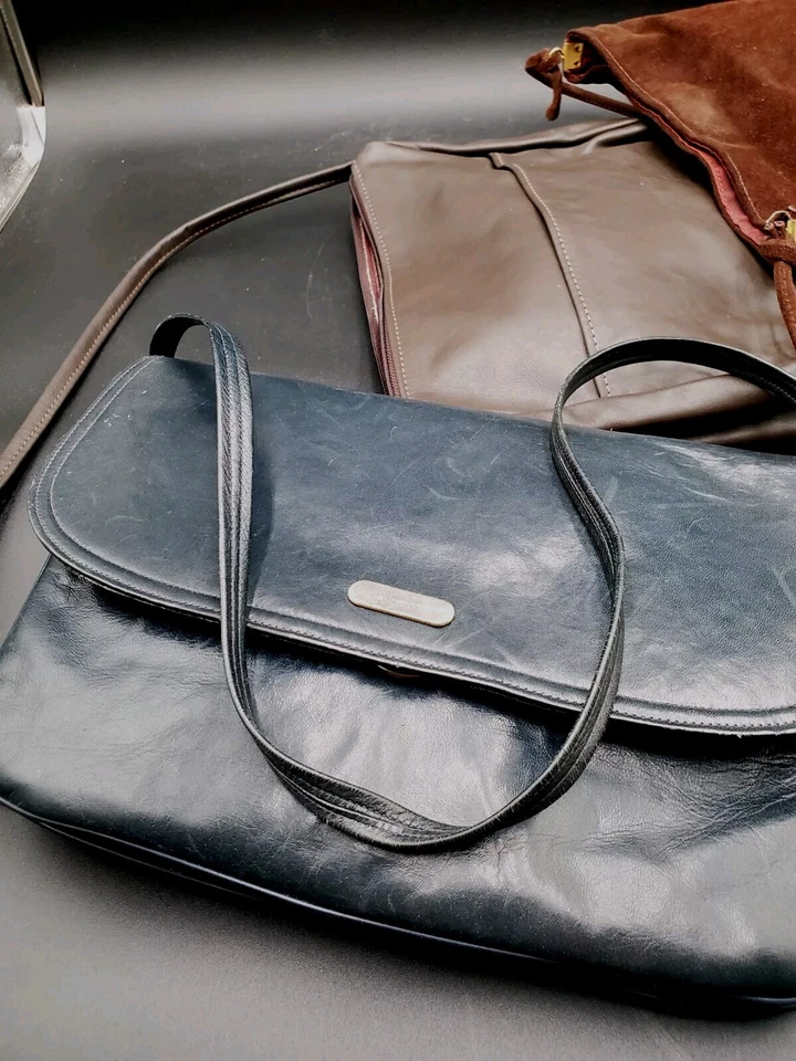 3 bolsas de mão femininas vintage anos 60-70 azul marinho e marrom couro e camurça  - Imagem 4 de 4