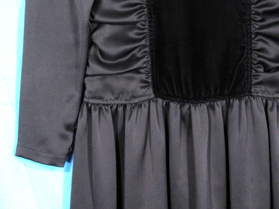 Vestido de Cóctel De Colección Donna Morgan SIN PARAR NEGRO TERCIOPELO Y SEDOSO Cintura Caída XS Foto 4 de 4