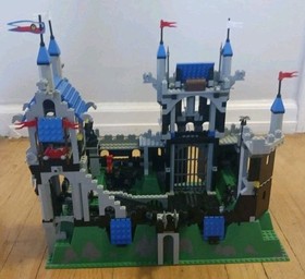 LEGO (6090) Castle: Royal Knight's Castle - 100% Complete Box Manual All Figures