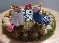 Wee Forest Folk SHARING MAKES IT SWEETER M-561 LTD VALENTINE FLOWER DISPLAY BASE