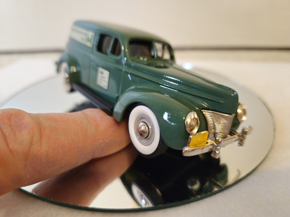 Miniature Brooklin 1/43 – Ford Sedan Delivery 1940 – Publicitaire Ford Service