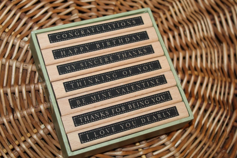 JUEGO COMPLETO Lote Etiquetas Regalo Fabricación de Tarjetas Usado en Excelente Condición Cumpleaños Dulces Frases Mensajes 2004 Foto 2 de 4