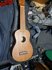 Famous Ukulele NO60 Kiwaya Co. Ltd. Side Jack & Piezo Raw Sound ~ Amplifier