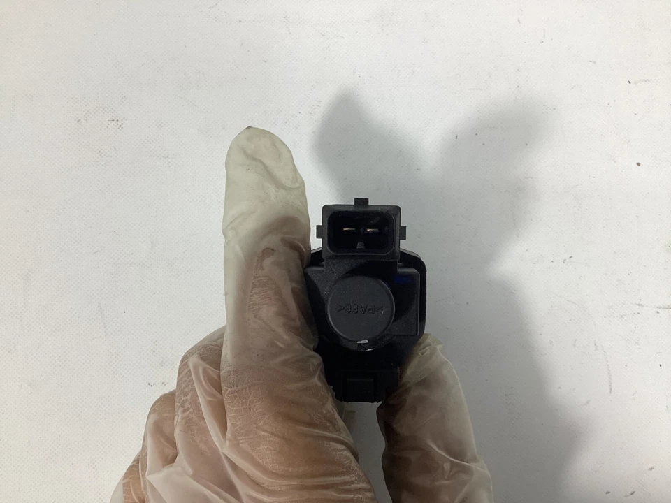 Unidad solenoide de válvula interruptor de vacío eléctrico BMW X3 2011-2016 7810831 OEM. Foto 2 de 4