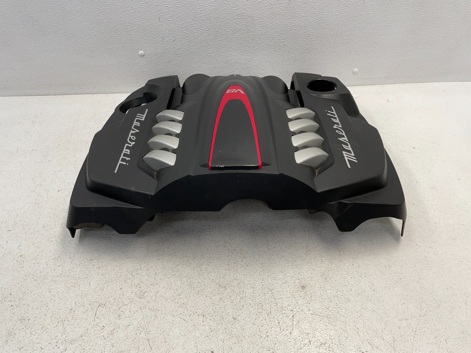 2014-2017 Maserati Quattroporte GTS Engine Motor Cover Lid 3.8L V8 1574 OEM