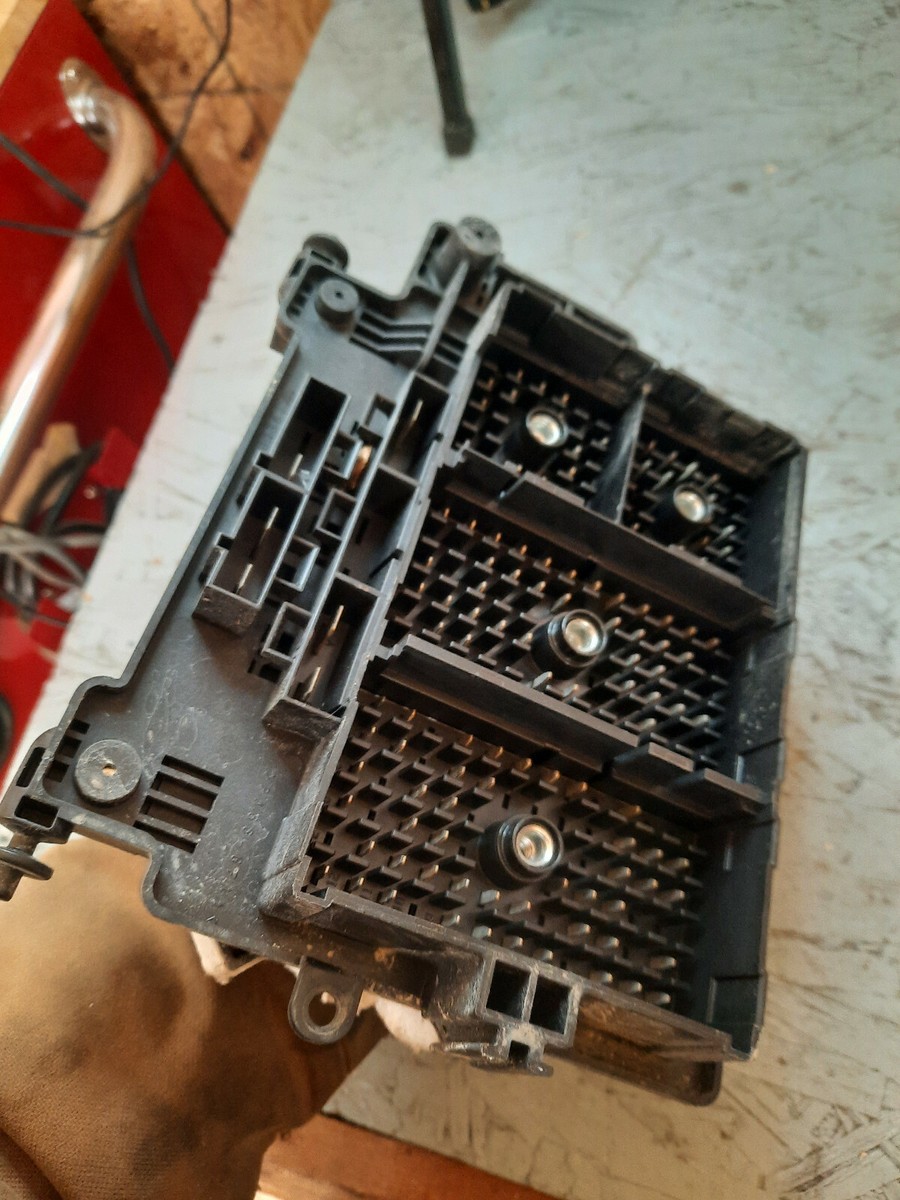 03-05 Chevrolet Silverado 1500 Fusebox Relay Module OEM 15177117 