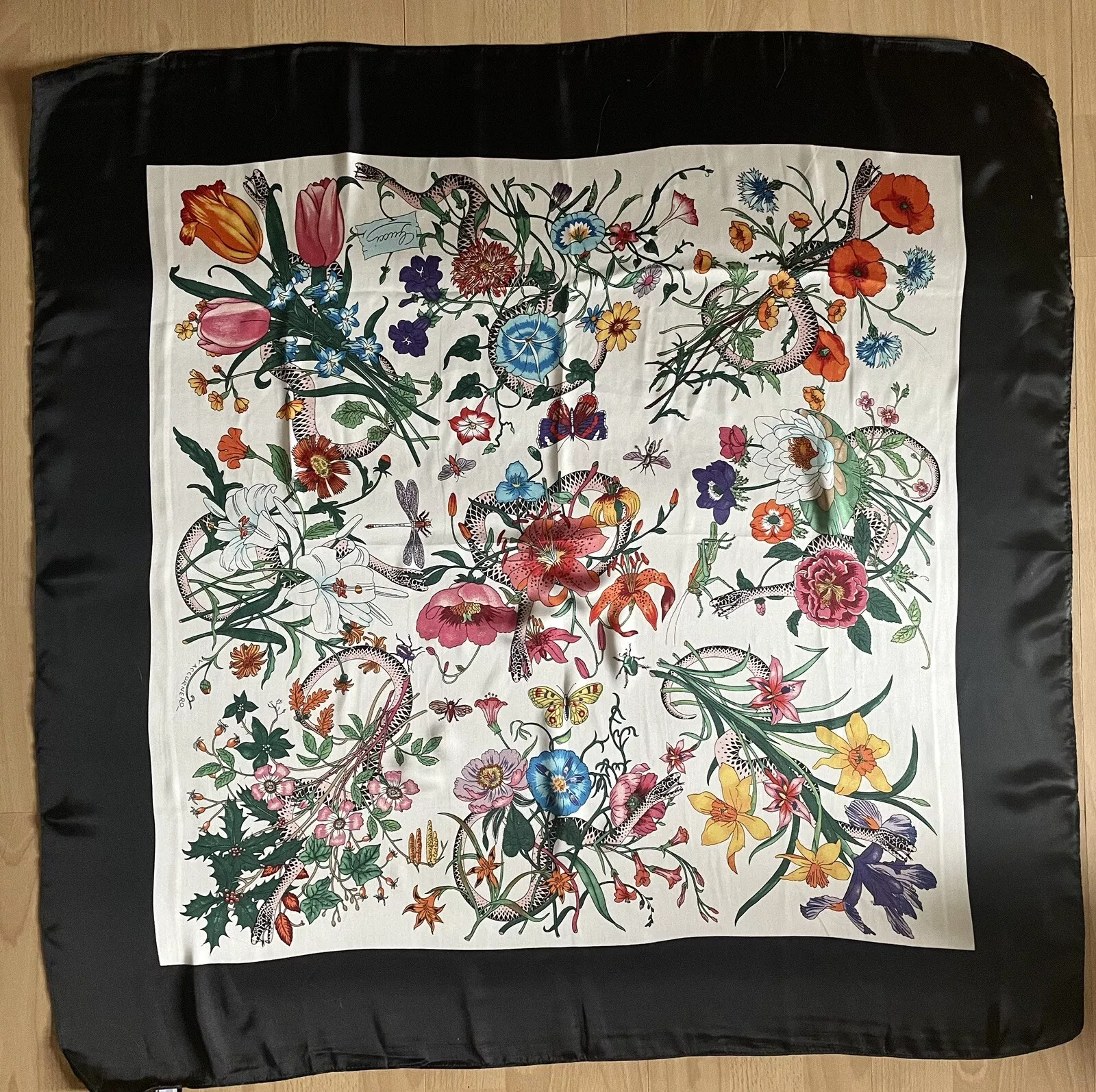 Foulard sergé imprimé serpent Gucci Flora soie accessoires de mode originaux