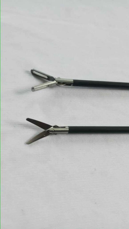 Juego de instrumentos de tijeras curvas laparoscópicas fenestradas de 5 mm Foto 3 de 4