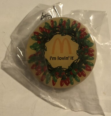 McDonalds Christmas Light Wreath Crew Tack Pin Original Package M1
