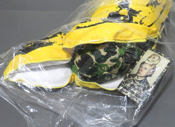 MEDICOM TOY ANDY WARHOL BAPE ABC CAMO BANANA CUSHION GREEN M 421582