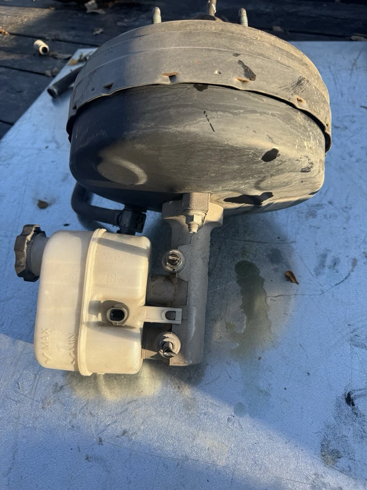 Used Power Brake Booster fits: 2010 Chevrolet Silverado 1500 pickup 4x2 w/o brak - Image 3 of 3