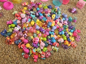Hatchimals Large Lot Of 150 Assorted Colleggtables Mixed Season & Accessories 