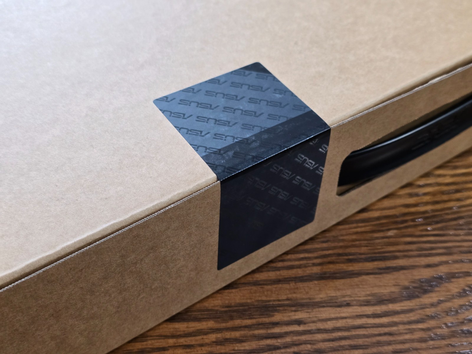 Asus VivoBook 16: 16" FHD+ IPS, AMD Ryzen AI 7, 16GB RAM, 1TB Gen4 SSD, Win11