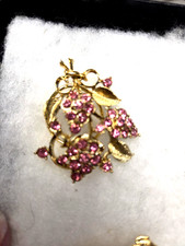 Vtg nos gold tone pink rhinestone Grape clusters dress Clip