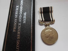 PRISON SERVICE LONG SERVICE GOOD CONDUCT  boxed ERII  named medal